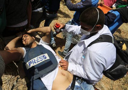 الاحتلال يستهدف المسعفين والصحفيين في غزة