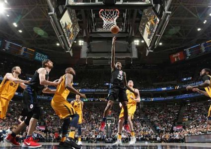 جاز يقترب خطوة من الأدوار الإقصائية لدوري السلة الأميركي