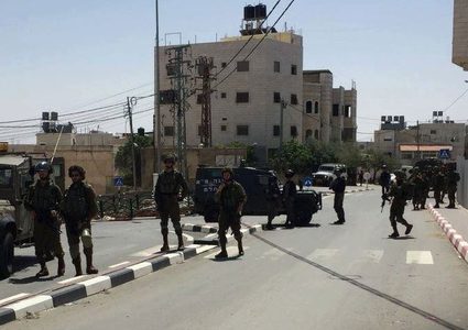 الاحتلال يغلق شارع منطقة المحول في الخليل