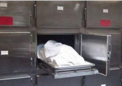 الشرطة والنيابة العامة تحققان في ظروف وفاة مواطنة ٢٧ عاماً