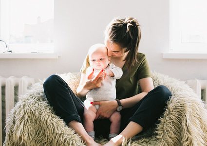 8 ممارسات قد تدمر علاقتك بمولودك الجديد