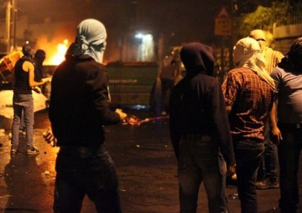 مواجهات مع قوات الاحتلال في بلدة "قطنة" شمال غرب القدس