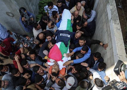 بالدموع.. صحفيو غزة يودعون زميلهم ياسر مرتجى