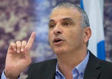 كحلون يزعُم: لا يوجد أبرياء عند حدود غزة