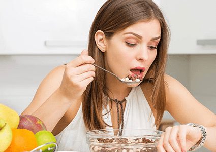 ما هي أضرار تناول الطعام بسرعة ؟