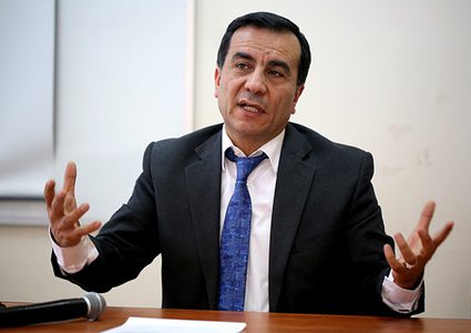 «الكاوتشوك الفلسطيني» ... وضوح الرؤية وسط الدخان