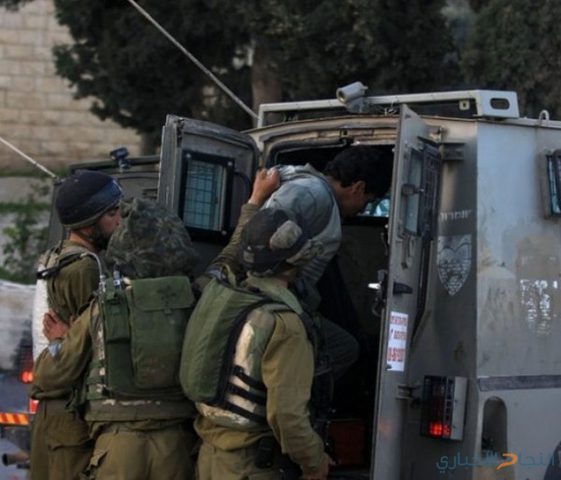 الاحتلال يعتقل شابين من جنين
