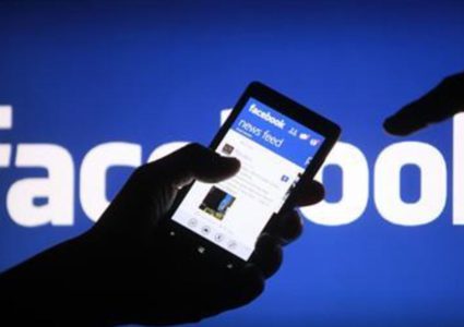 فضائح فيسبوك.. ابتزاز المستخدمين لحمايتهم!