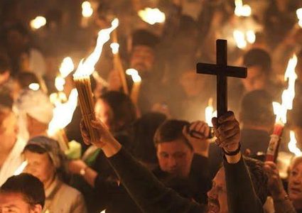 الخارجية: النور المقدس يخرج من كنيسة القيامة رغم ظلمة الاحتلال