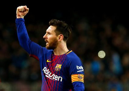 ثلاثية ميسي تمنح برشلونة رقما قياسيا جديدا