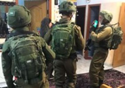 (33) أمر اعتقال إداري بحقّ أسرى بينهم سيّدة