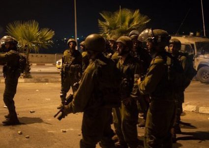 حملة اعتقالات طالت 12 مواطناً من مختلف محافظات الضفة