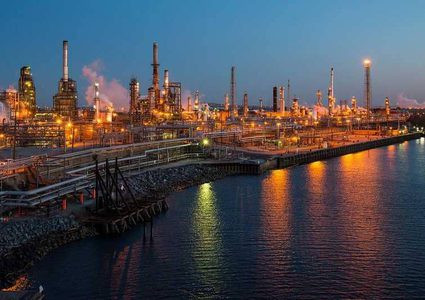 النفط يتماسك ويترقب "الخلاف التجاري"