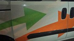 مستوطنون يهاجمون مركبات المواطنين قرب حوارة