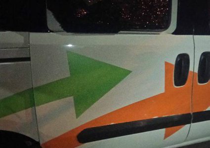 مستوطنون يهاجمون مركبات المواطنين قرب حوارة