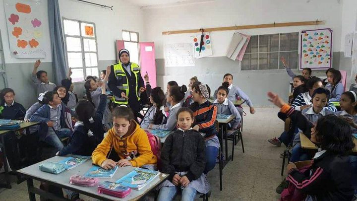 المركز المتنقل يستهدف مدارس بيت فوريك بالتوعية الشرطية