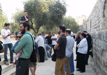 مستوطنون يقتحمون برك سليمان جنوب بيت لحم