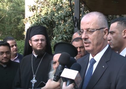 الحمد الله يزور كنيسة الروم الكاثوليك في نابلس (فيديو)