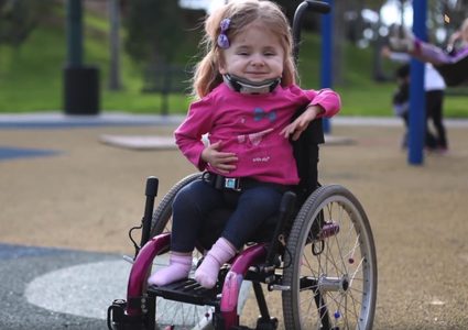 تعرف على مرض ضمور العضلات الشوكي (فيديو)