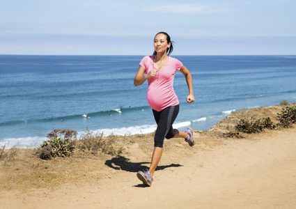 الجري أثناء الحمل آمن ولا يسبب مشاكل للأم والطفل!