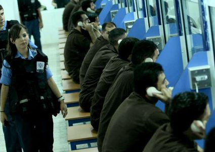 مغادرة دفعة جديدة من أهالي الأسرى في غزة لزيارة ابنائهم