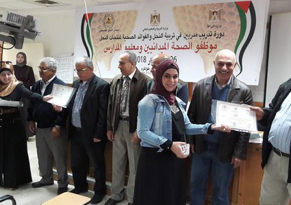 التربية تختتم دورةً تدريبيةً بمجال تربية النحل