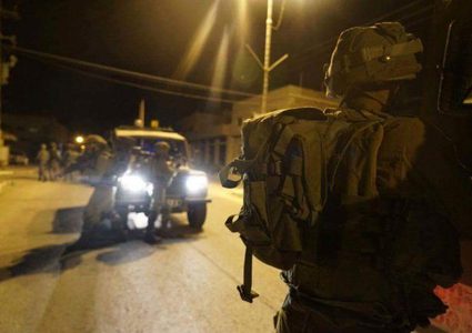 الاحتلال يعتقل 8 مواطنين في الضفة