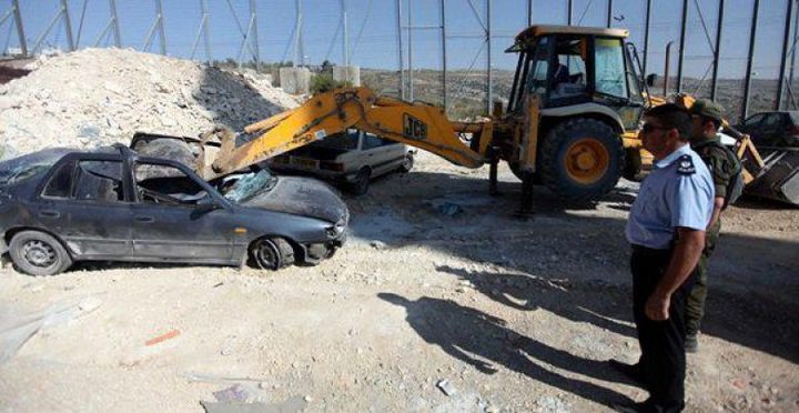 الشرطة تتلف 30 مركبة غير قانونية