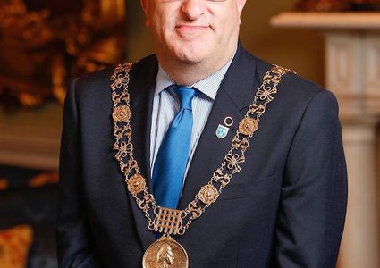 بعد منعه من دخول اسرائيل خطأ في الاسم يسمح بدخول عمدة دبلن