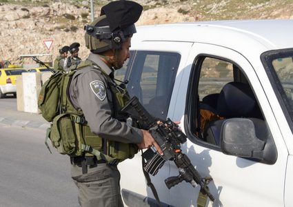 الإحتلال يزعم أن سيارة نفَّذت محاولة دهس عند حاجز نعلين دون وقوع إصابات