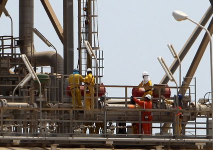 الضربة المتوقعة لسوريا ترفع سعر النفط لأعلى مستوى له منذ 2014