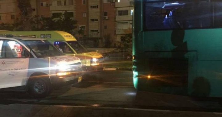 تضرر مركبة لقوات الاحتلال عقب تعرضها للرشق بالحجارة قرب بلدة حوارة جنوب نابلس