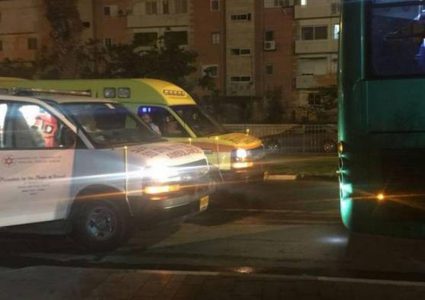 تضرر مركبة لقوات الاحتلال عقب تعرضها للرشق بالحجارة قرب بلدة حوارة جنوب نابلس