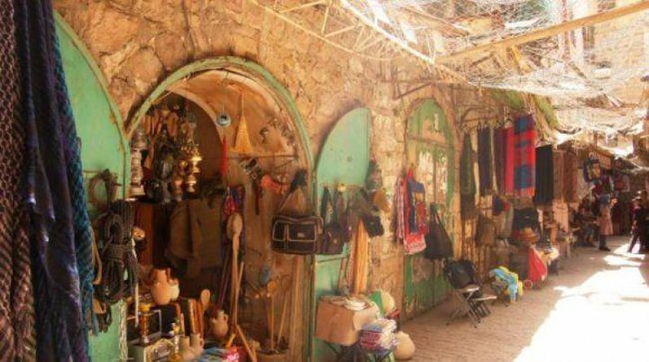 سلطات الاحتلال تسمح بإعادة فتح 15 محلاً تجارياً في تل الرميدة بالخليل