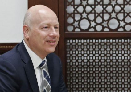 غرينبلات يطالب حماس بالتخلي عن سلاحها