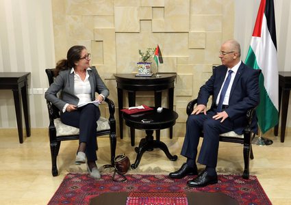 الحمد الله يبحث مع ممثلة الدنمارك تعزيز التعاون المشترك