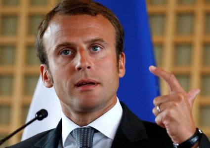 ماكرون: ندرس توجيه ضربة لسورية