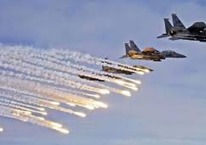 طائرات الاحتلال تنفذ غارات وهمية في أجواء قطاع غزة