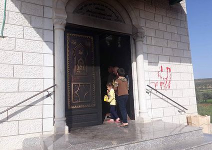 إدانات رسميّة وشعبيّة لحرق مسجد سعادة في عقربا