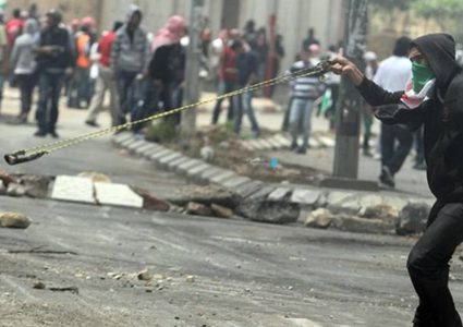 مواجهات بين المواطنين وقوات الاحتلال وسط الخليل