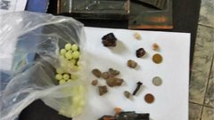 القبض على شخصين بحوزتهما مقتنيات أثرية