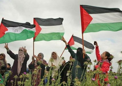 "أخت المرجلة".. مشاركة فاعلة للمرأة الفلسطينية في جمعة حرق العلم
