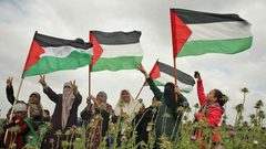 "أخت المرجلة".. مشاركة فاعلة للمرأة الفلسطينية في جمعة حرق العلم