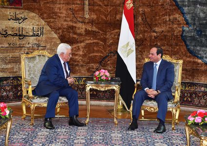 الرئيس عباس يبحث مع نظيره المصري آخر مستجدات القضية الفلسطينية