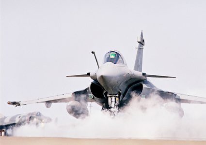 الطائِرة الفرنسيّة رافال تشارك في العدوان على سوريّا