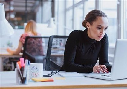 الجلوس الطويل يزيد خطر الإصابة بألزهايمر