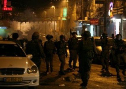 اندلاع مواجهات عنيفة وعطل في جيب عسكري للإحتلال في مخيم العرروب بالخليل