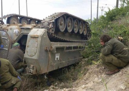 مقتل جندي في انقلاب دبابة