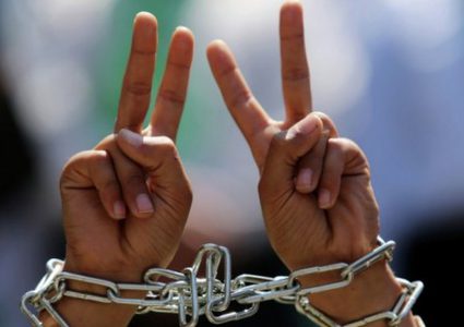 اقدم الاسرى الاداريين والمعزولين ابراهيم العروج: العزل إبادة ثقافية واجتماعية