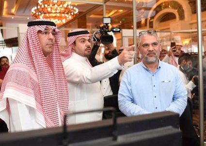 وزير الثقافة والإعلام السعودي يتفقد مقر انعقاد القمة العربية